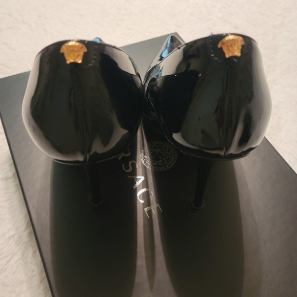 Authentic Versace patent heels - Picture 3 of 7